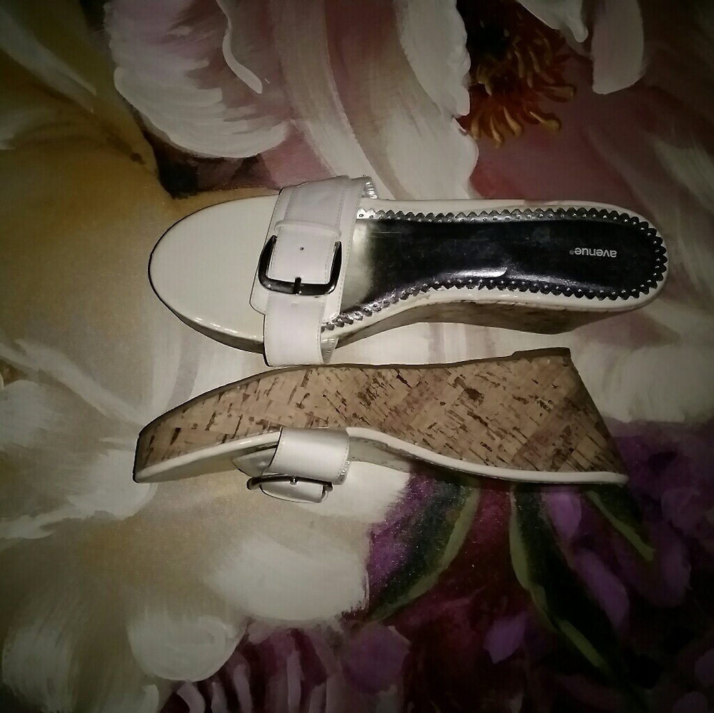 Buckle wedges